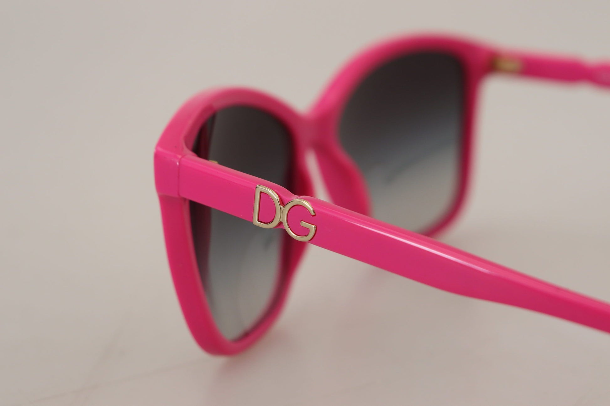 Elegant Pink Round Sunglasses for Women