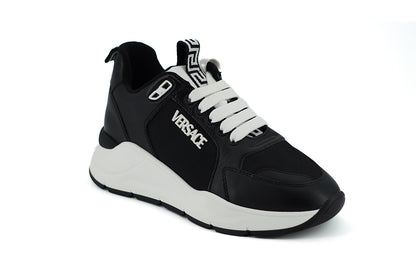 Elegant Monochrome Leather Sneakers