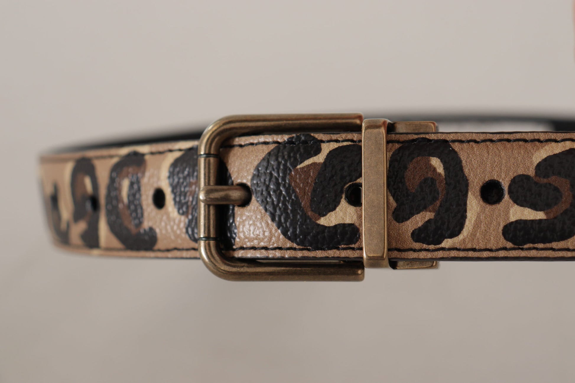 Chic Engraved Logo Leather Belt