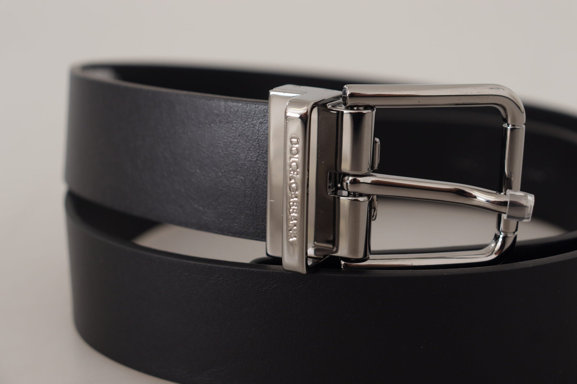 Elegant Black Leather Belt with Metal Buckle