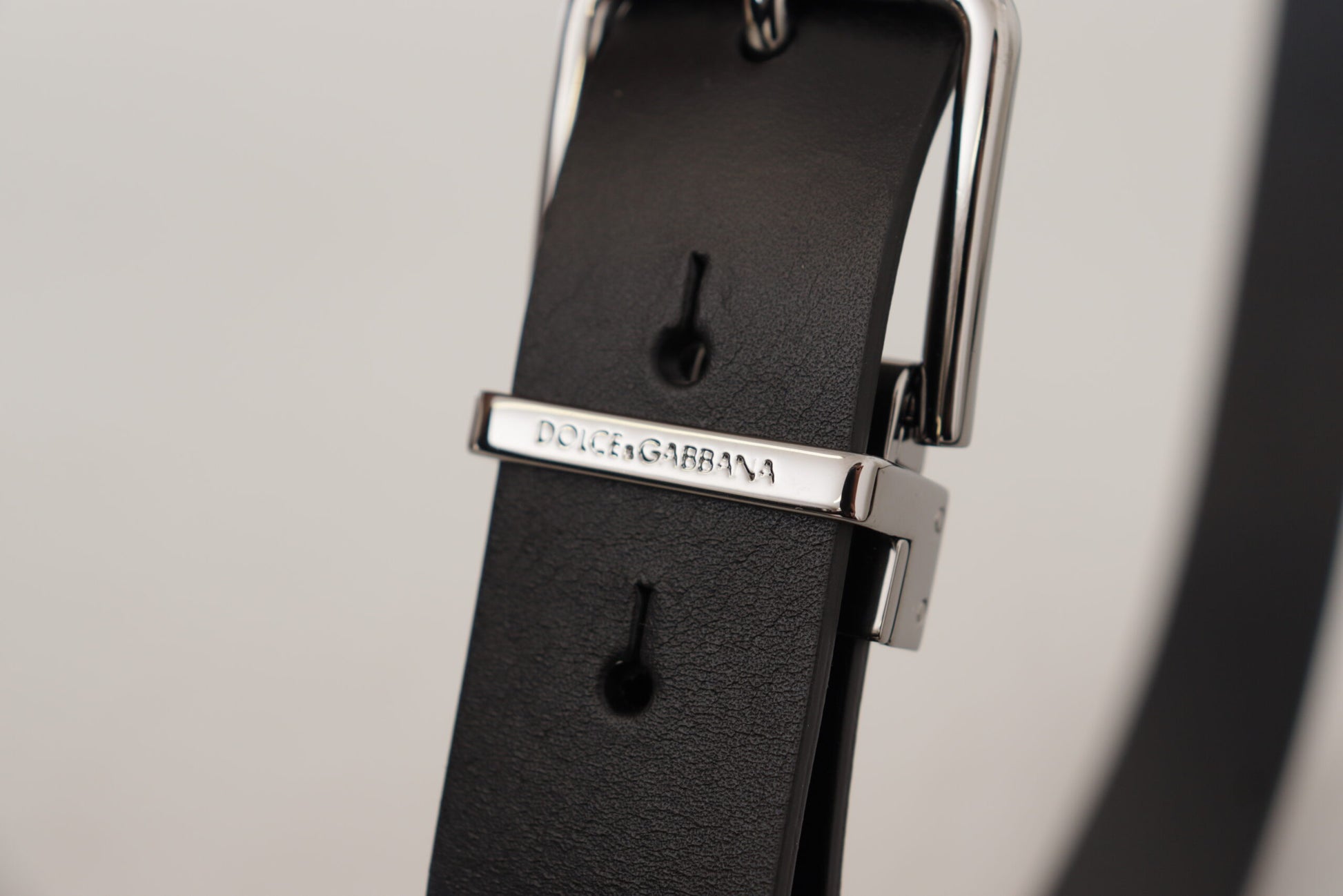 Elegant Black Leather Belt with Metal Buckle