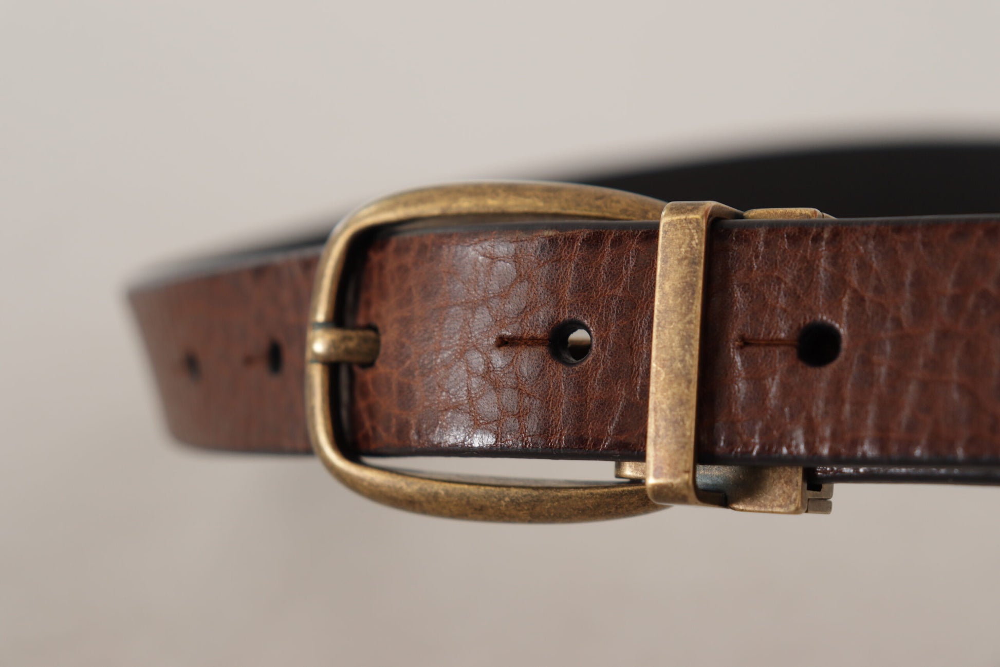 Elegant Leather Belt with Metal Buckle