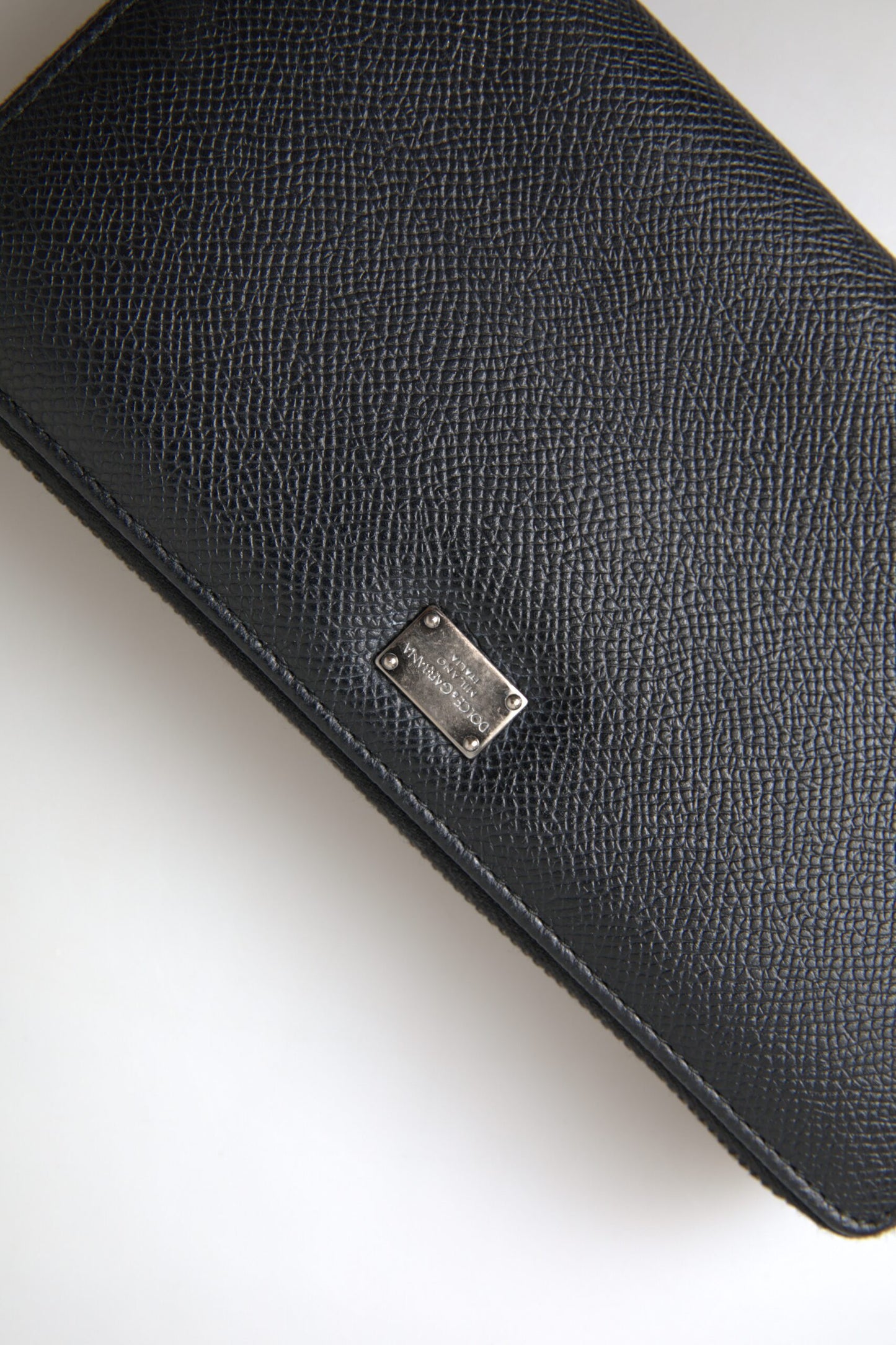 Elegant Black Leather Zip Wallet