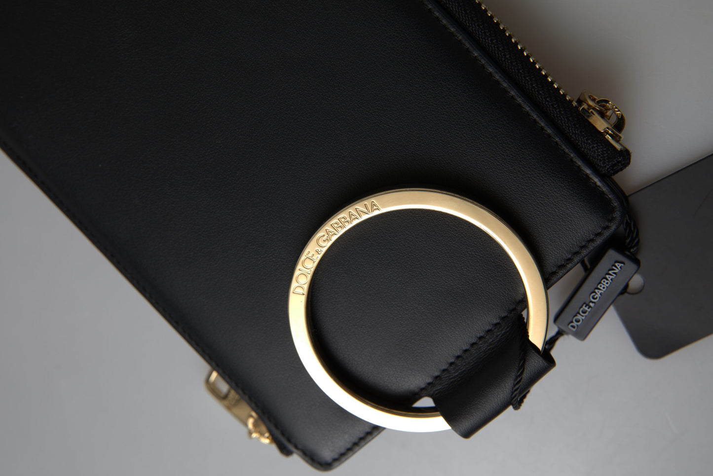 Elegant Black Leather Cardholder with Zip Detail