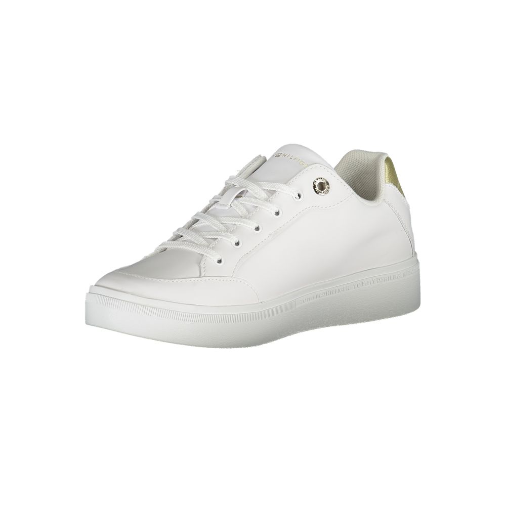 Sleek White Sneakers with Iconic Contrast Details