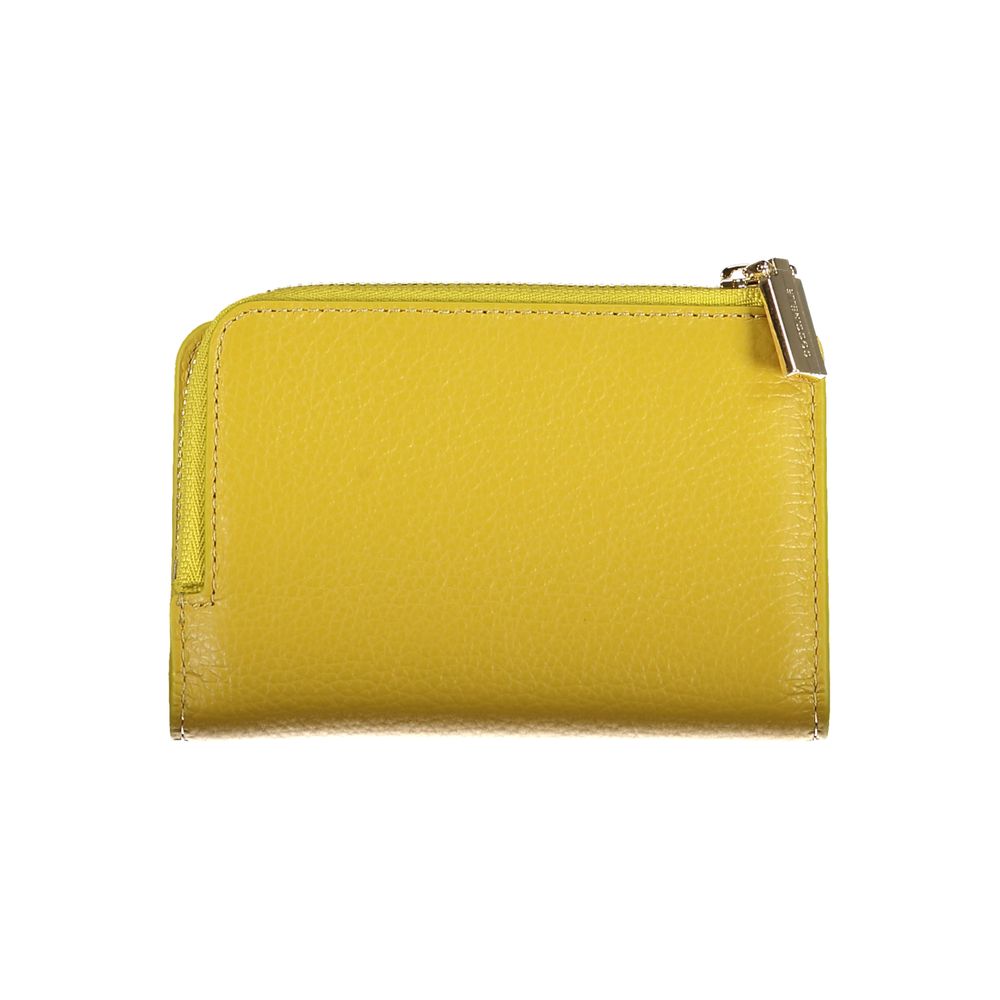 Elegant Green Leather Wallet with Secure Fastenings