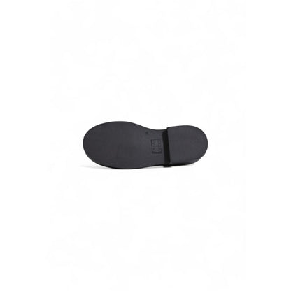 Black Leather Flat Shoe